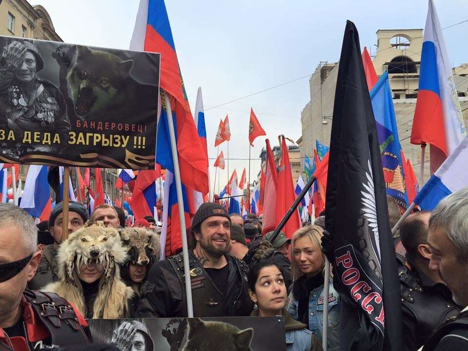 "Обычный путинг": на митинге в центре Москвы обещали "загрызть бандеровцев"