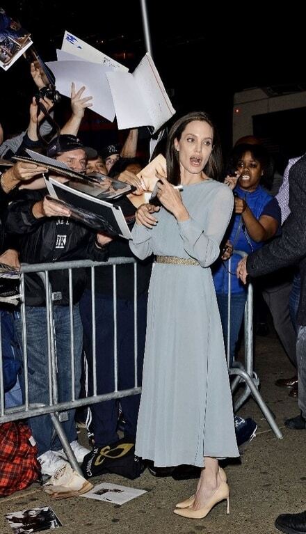 Анджелина Джоли подчеркнула осиную талию поясом за 2 тысячи евро 