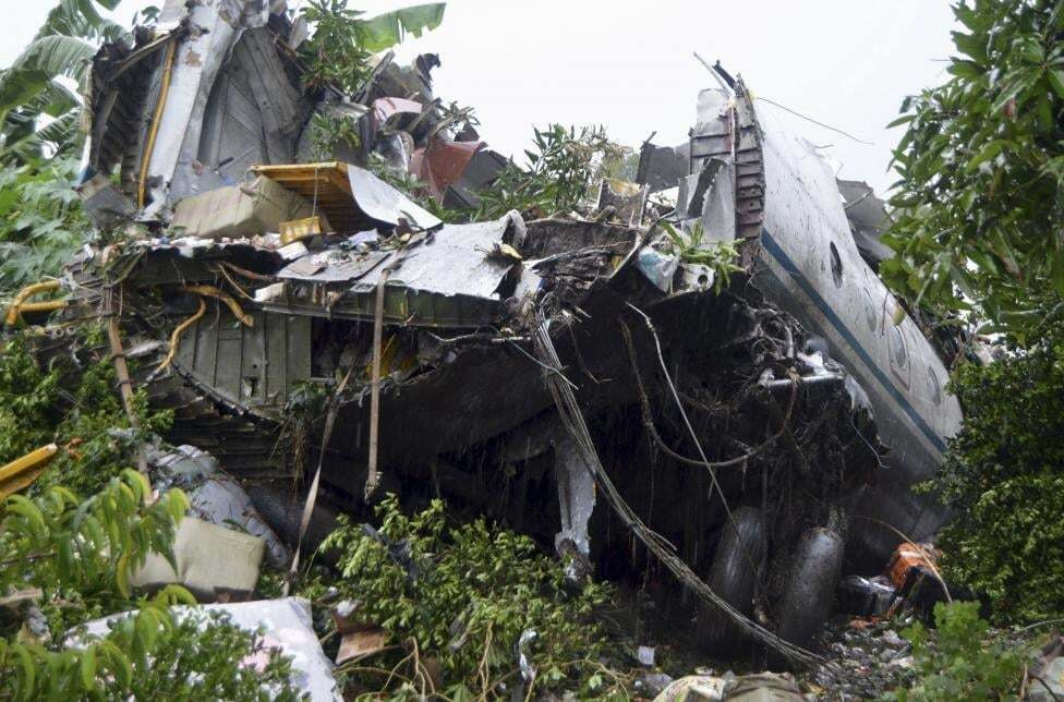 Авіакатастрофа в Південному Судані: опубліковані фото з місця аварії Ан-12