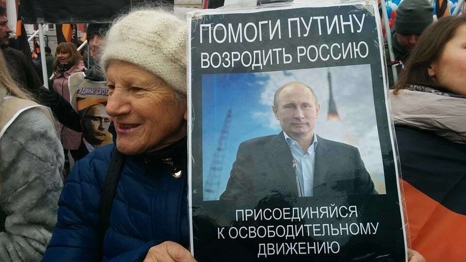 "Обычный путинг": на митинге в центре Москвы обещали "загрызть бандеровцев"