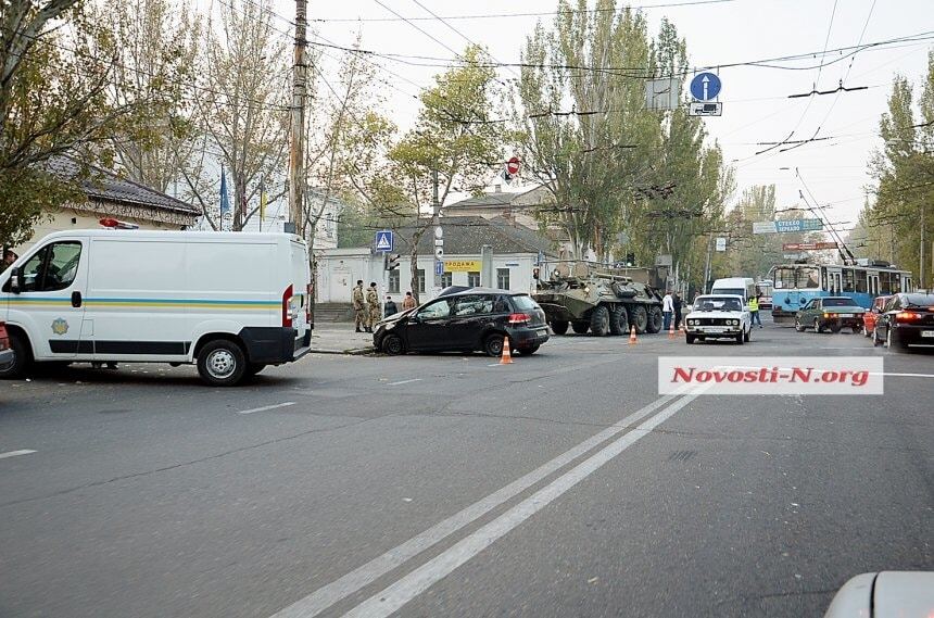 Осторожно БТР: в Николаеве случилось ДТП с участием военных