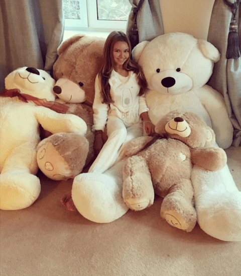 15-летняя дочь Маликова позировала в пижаме в окружении медведей: фотофакт