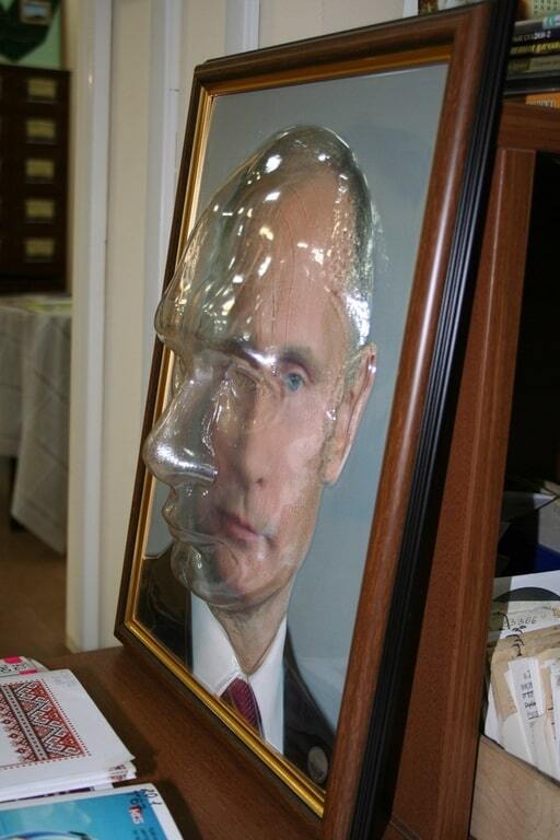 У Росії незрячим дали можливість помацати Путіна