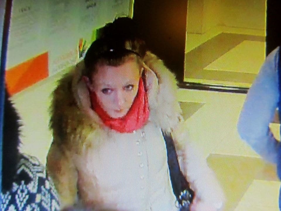 В Киеве парочка ограбила квартиру, в соцсети появились их фото
