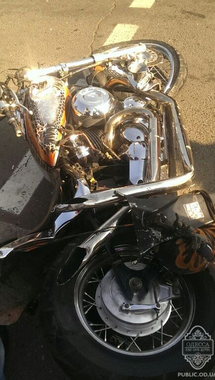 В Одессе мотоцикл врезался в Lanos: мотоциклист погиб на месте