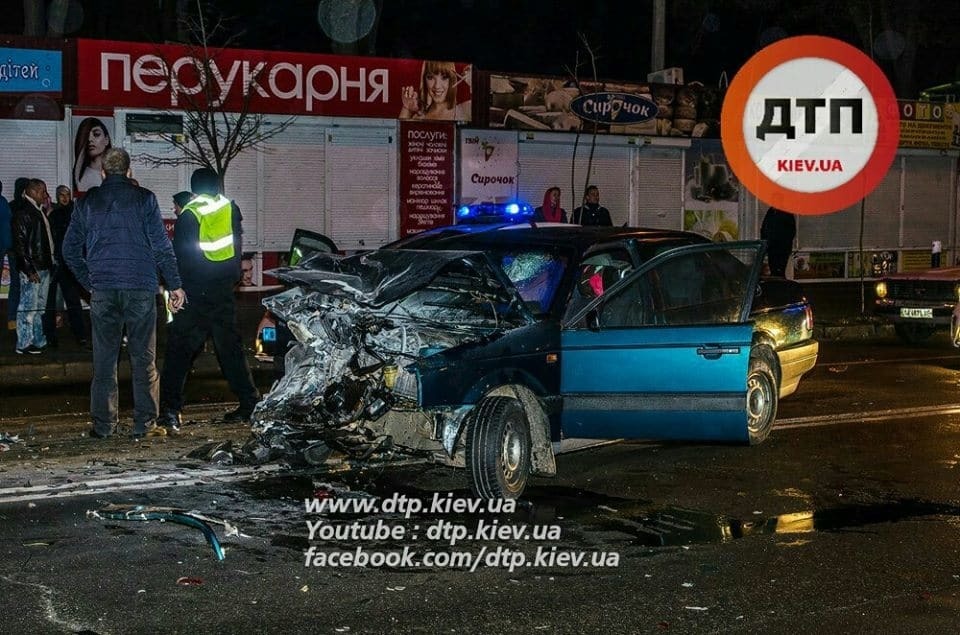 У Києві лихач влаштував ДТП біля світлофора: пошкоджено п'ять автомобілів