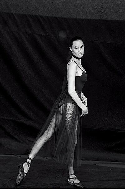 Худишка Джолі знялася у зворушливій чорно-білій фотосесії та розповіла про своє здоров'я