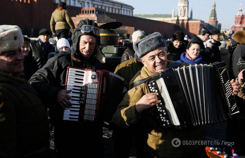 Красный день календаря: в России отметили 7 ноября гармошками и ватниками. Фоторепортаж