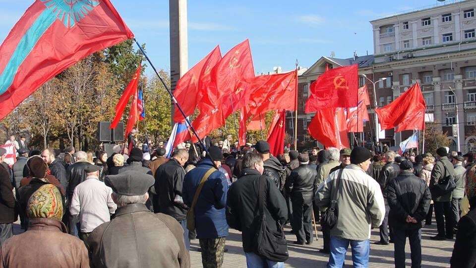 Марш "некромантов": в Донецке около 100 человек пришли на митинг в память об СССР