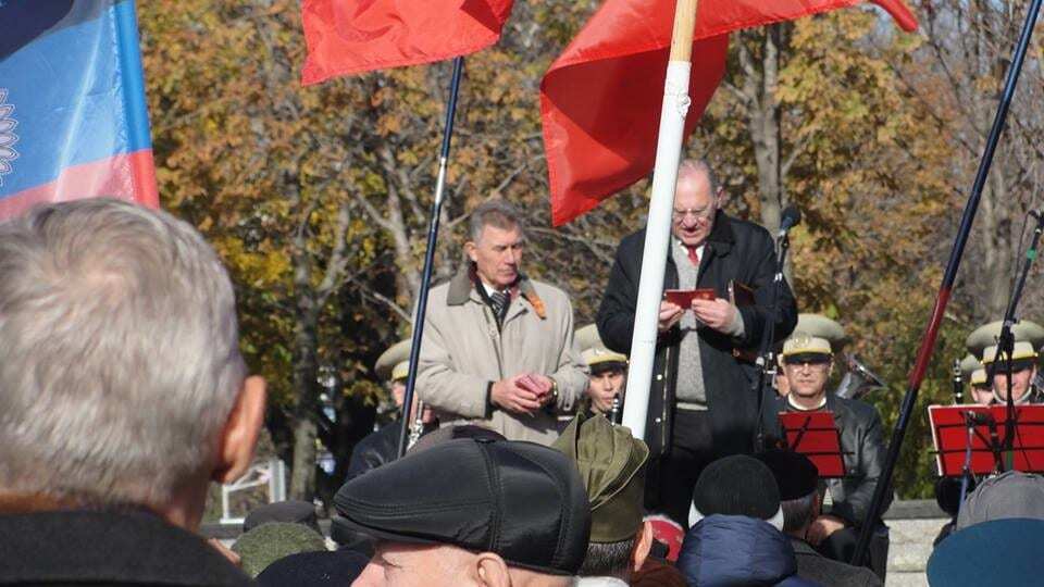 Марш "некромантов": в Донецке около 100 человек пришли на митинг в память об СССР