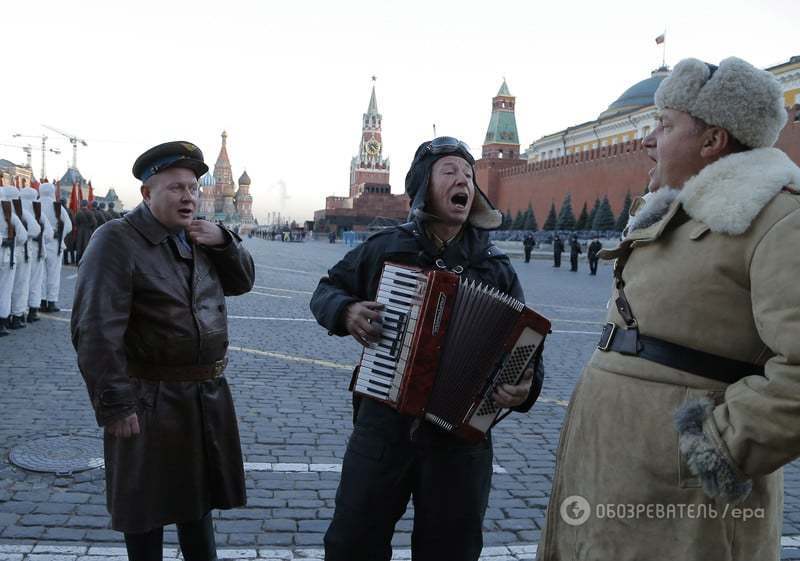 Красный день календаря: в России отметили 7 ноября гармошками и ватниками. Фоторепортаж