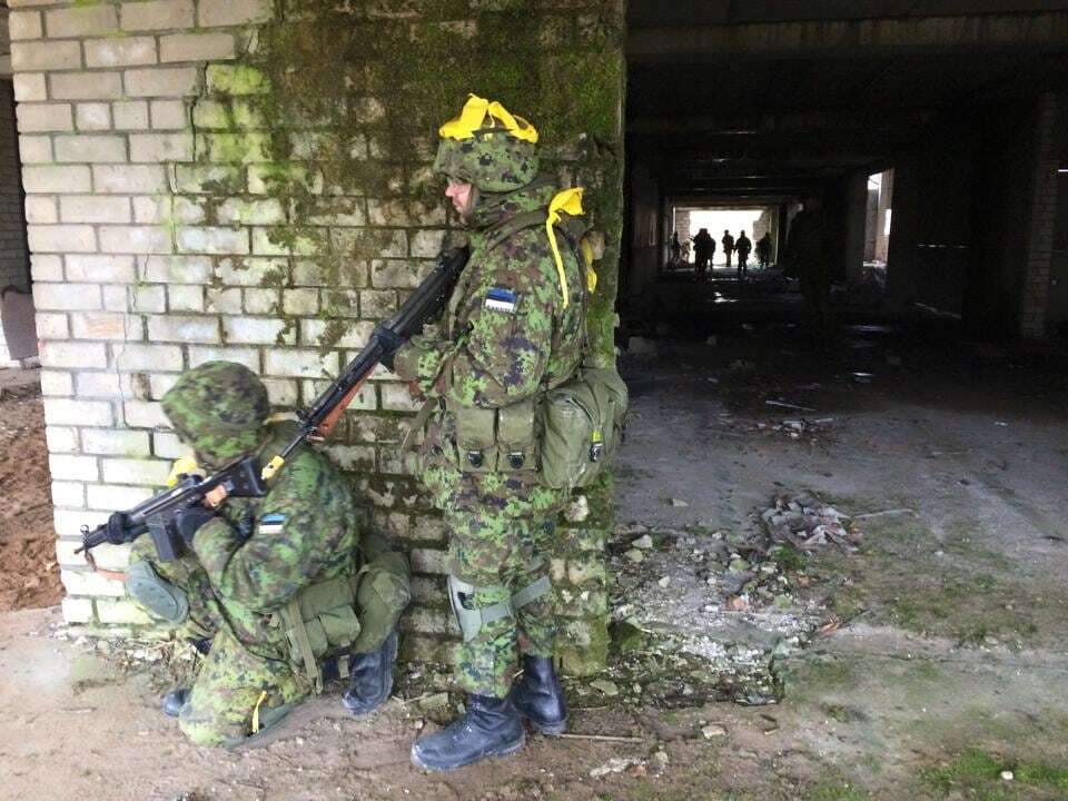 Естонські силовики відрепетирували боротьбу з "зеленими чоловічками" з Росії: фотофакт