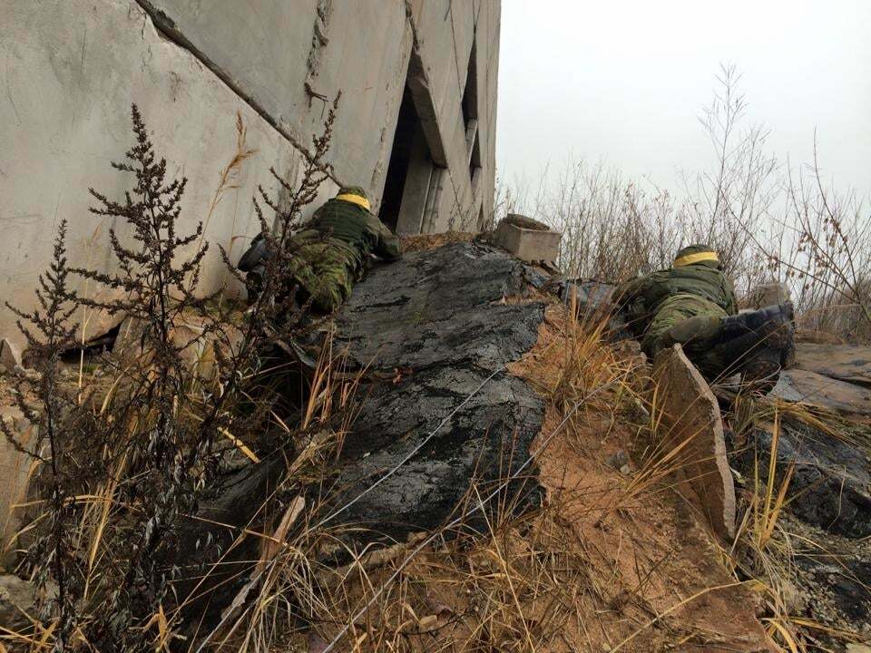 Естонські силовики відрепетирували боротьбу з "зеленими чоловічками" з Росії: фотофакт