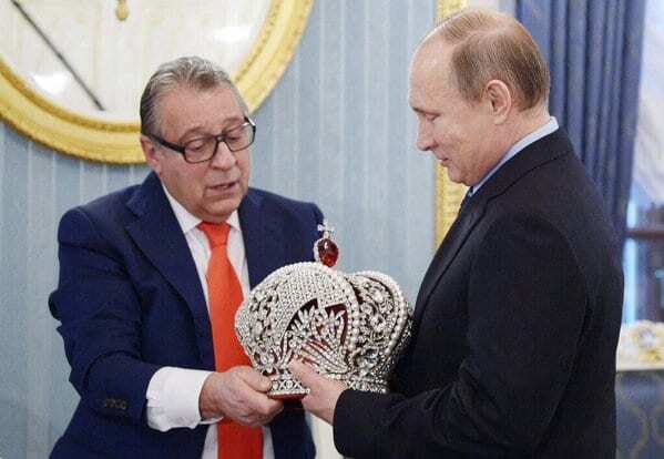 Дві реальності: в соцмережах порівняли світи Путіна і Порошенко