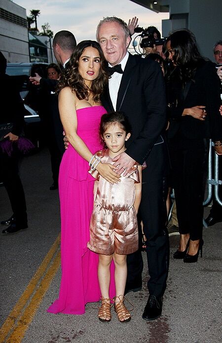 Дочь Сальмы Хайек решила отдать свои волосы онкобольным детям