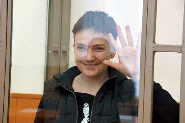 Излучает оптимизм: журналисты показали Савченко в зале суда