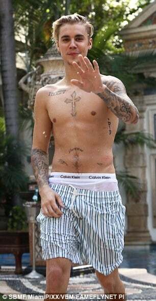 Джастин Бибер засветил голым торсом в Майами