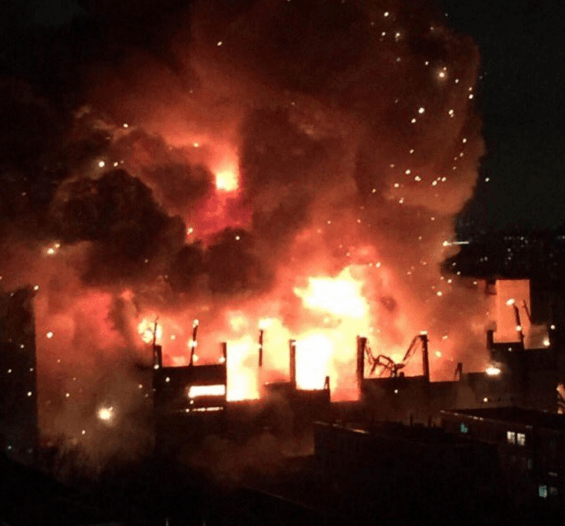 В Москве вспыхнул крупнейший за 25 лет пожар: фото и видео с места событий