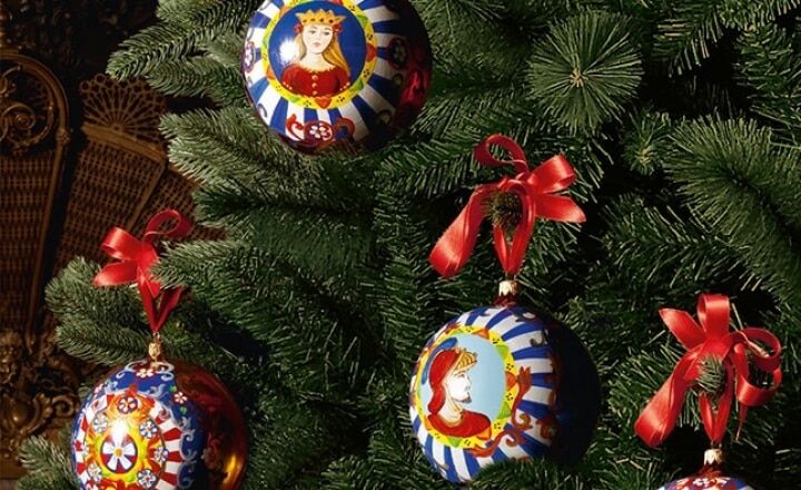 Dolce & Gabbana выпустил волшебную линию елочных украшений