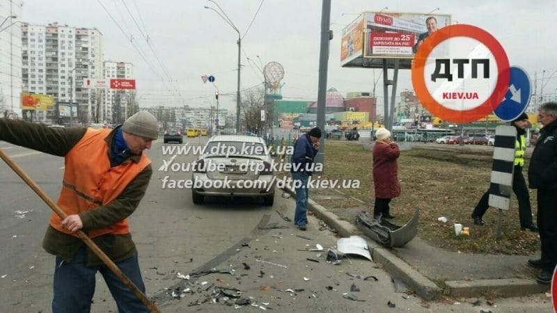 В Киеве Kia протаранил Hyundai: опубликованы фото