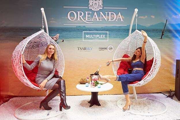 "У моря" с шампанским: романтика кино вместе с "OREANDA"