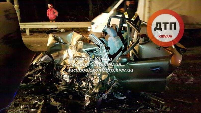 Не для слабкодухих: страшна аварія паралізувала трасу під Києвом. Фото