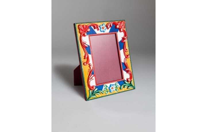 Dolce & Gabbana выпустил волшебную линию елочных украшений