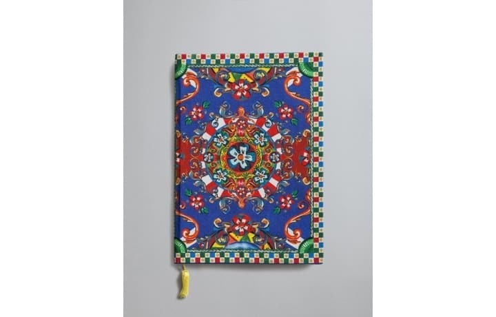 Dolce & Gabbana выпустил волшебную линию елочных украшений