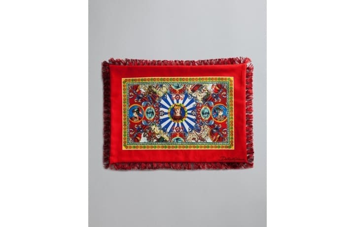 Dolce & Gabbana выпустил волшебную линию елочных украшений