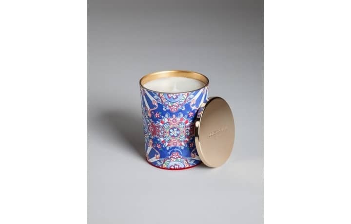 Dolce & Gabbana выпустил волшебную линию елочных украшений