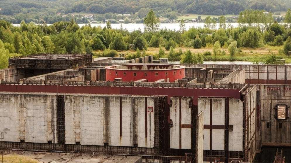 "Польський Чорнобиль": моторошні пейзажі атомної електростанції під Краковом