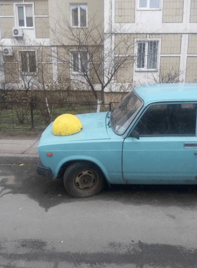 Покарання від пішоходів: у Києві знову провчили "героя парковки", опубліковані фото