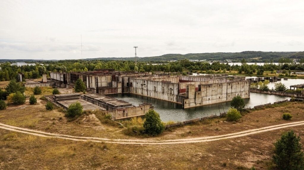 "Польский Чернобыль": жуткие пейзажы атомной электростанции под Краковом
