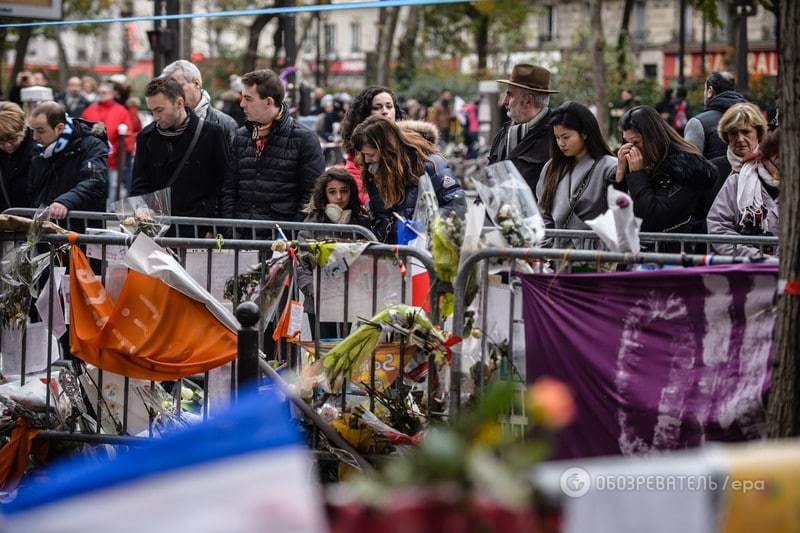Месяц скорби: в Париже почтили память жертв терактов 13 ноября