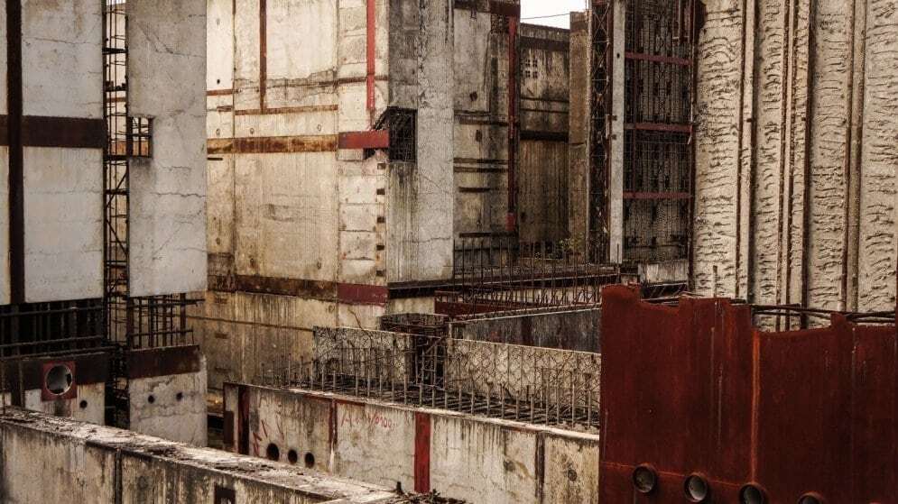 "Польський Чорнобиль": моторошні пейзажі атомної електростанції під Краковом