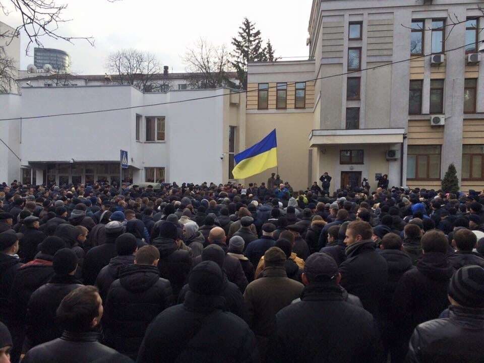 "Милицейский майдан": более тысячи правоохранителей пикетировали здание МВД в Киеве