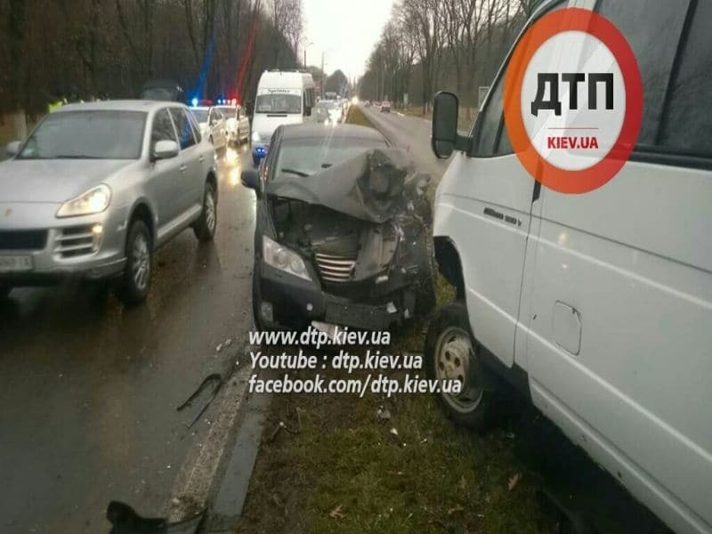 Крупная авария под Киевом заблокировала бориспольскую трассу