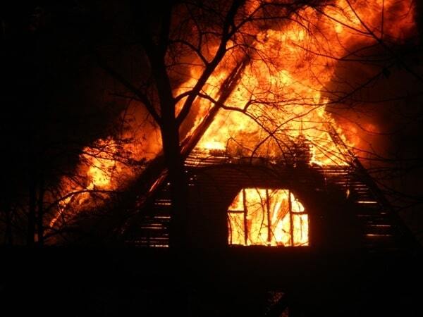 В Киеве дотла сгорел ресторан: все подробности, фото, видео