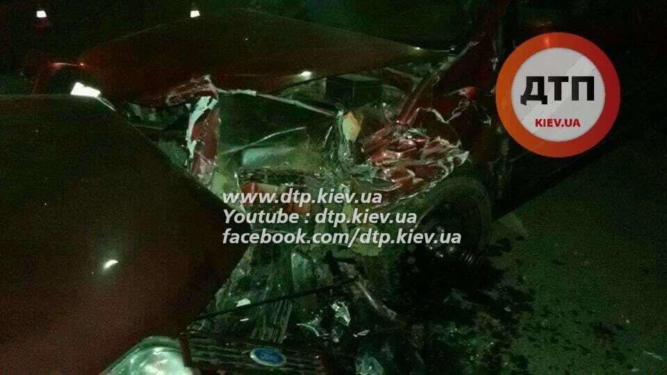 В Киеве на Троещине нетрезвый водитель Mitsubishi атаковал Ford
