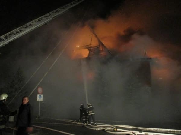 У Києві вщент згорів ресторан: всі подробиці, фото, відео