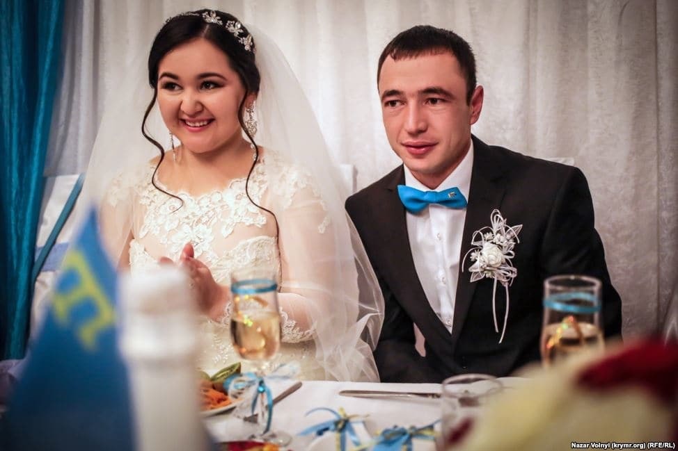 Традиції предків: журналісти підгледіли, як гуляють на справжньому весіллі в Криму. Колоритні фото