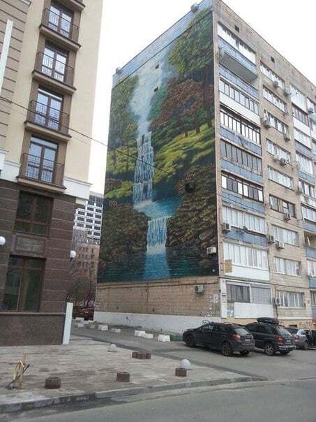 Пятиэтажный пейзаж: в соцсети показали новый киевский мурал