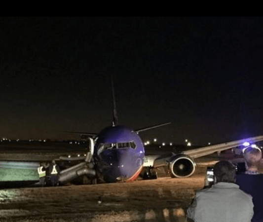 В США аварийно сел самолет: есть пострадавшие, опубликованы фото