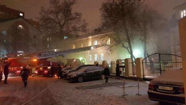 У Москві загорілася будівля суду: люди рятувалися через вікна. Фоторепортаж