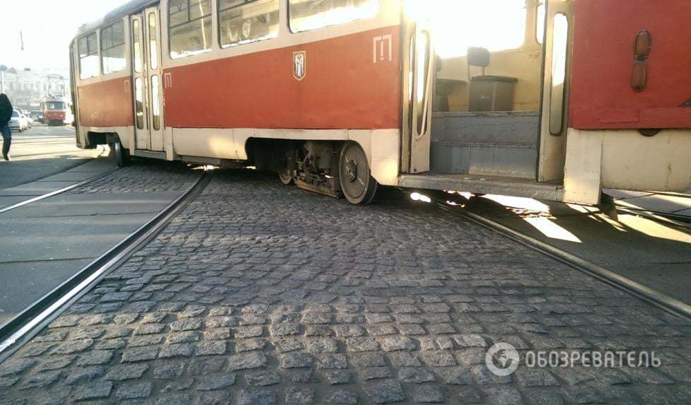 У Києві зійшли з рейок два вагони трамвая: опубліковані фото