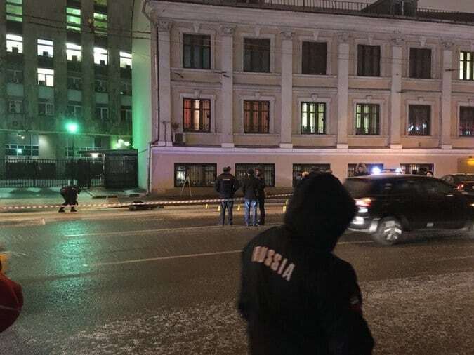 В центре Москвы средь бела дня застрелили бизнесмена. Опубликованы фото