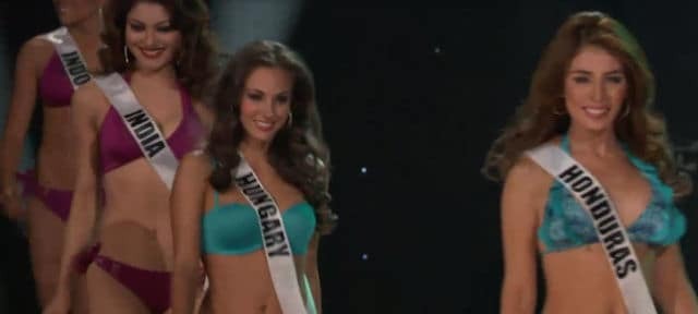 "Мисс Вселенная - 2015": фото участниц в бикини и вечерних платьях