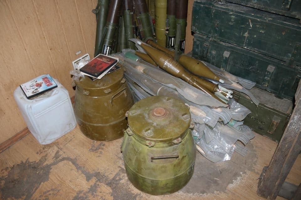 Спецоперация СБУ: у экс-бойцов "Правого сектора" в Мариуполе изъят крупный арсенал