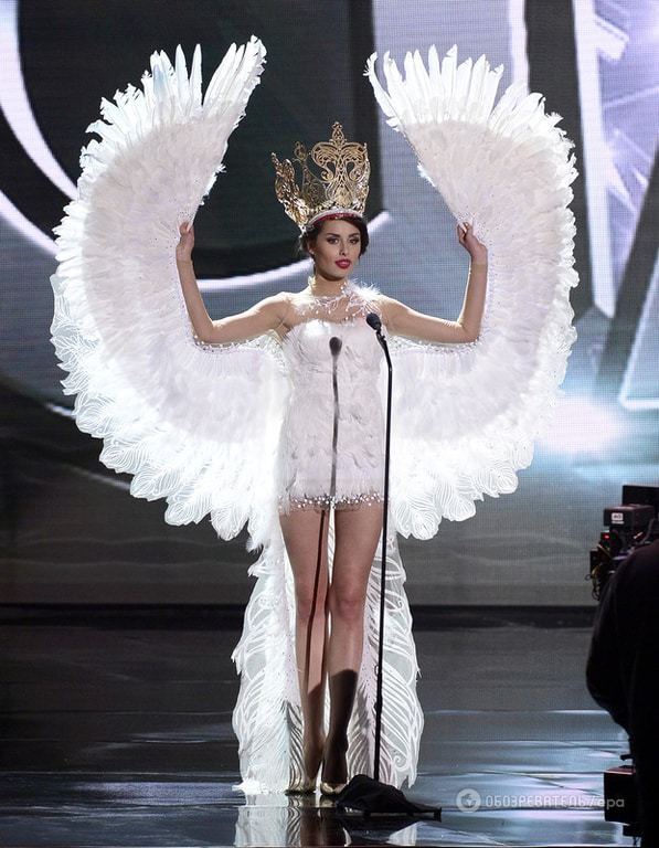 "Міс Всесвіт-2015": фото з дефіле в національних костюмах