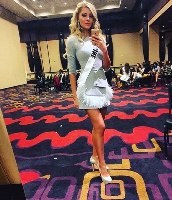 "Мисс Вселенная - 2015": украинка показала роскошный национальный костюм